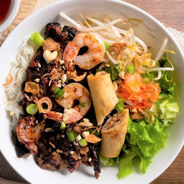 Bún Thịt Nướng Đặc Biệt Combination Bowl.