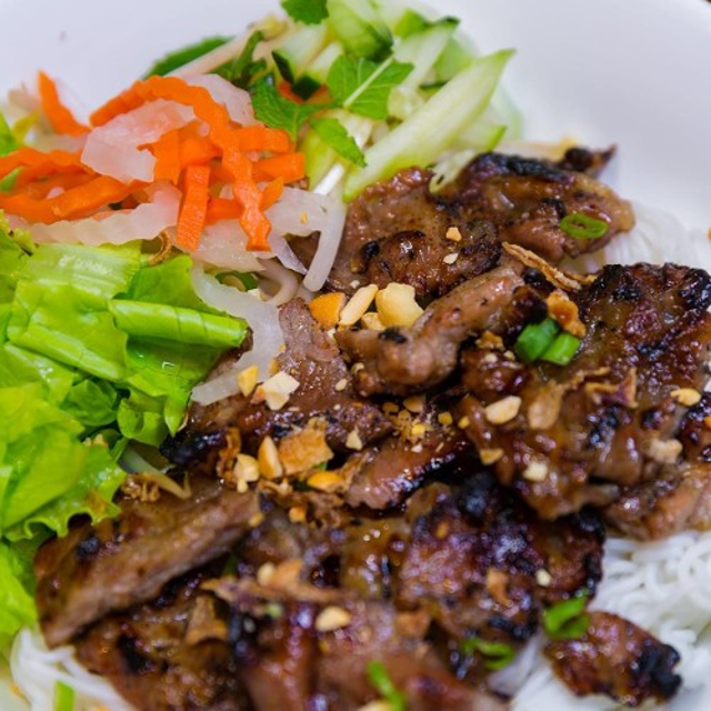 Bún Thịt Nướng | Grilled Pork Bowl.